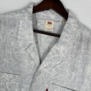 Levi's Camp Shirt Mens M Relaxed Floral Quiet Grey AOP Short Sleeve Island Beach